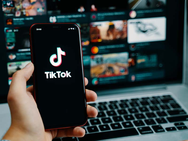 Tiktok Celeb Auzura Sighs Viral Video